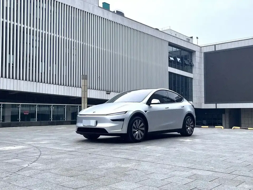 Tesla Model Y Model Rear-Wheel Drive Launch Edition 2025