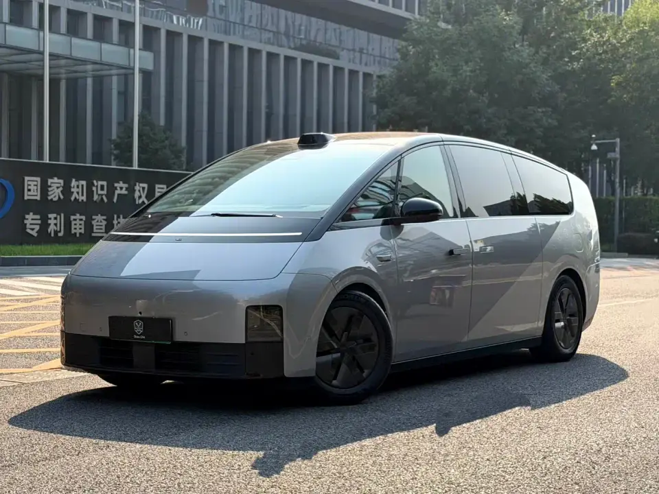 Li Auto MEGA Ultra 2025