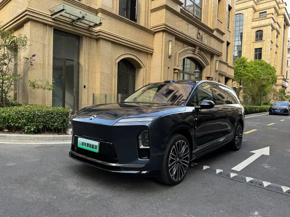 NIO ES8 Base Model 2025