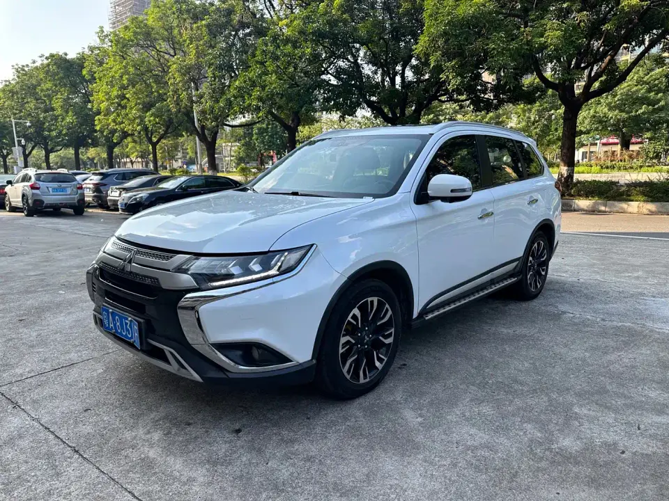 Mitsubishi Outlander 2.4L 4WD Deluxe Edition 7-Seater China VI 2020