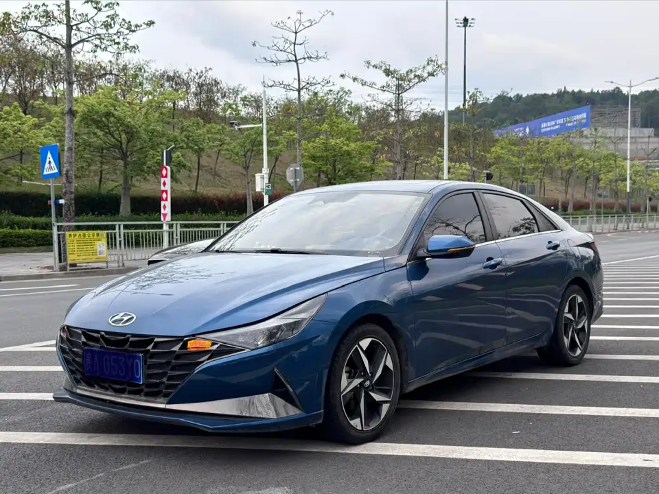 Hyundai Elantra 1.5L CVT LUX Premium Edition 2021