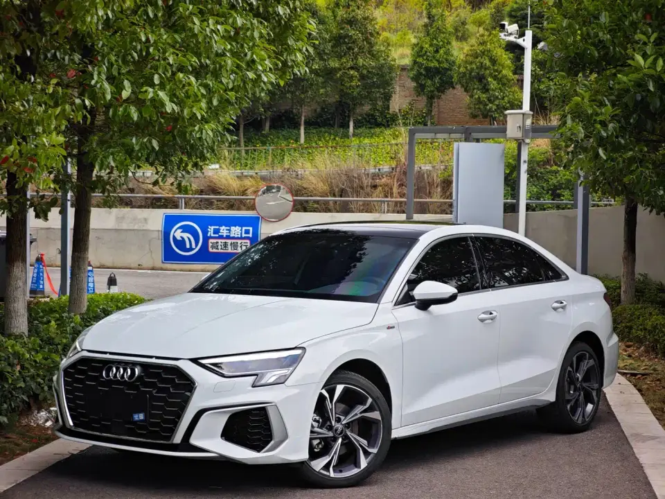 Audi A3 Model A3L Limousine 35 TFSI Luxury Sport 2025