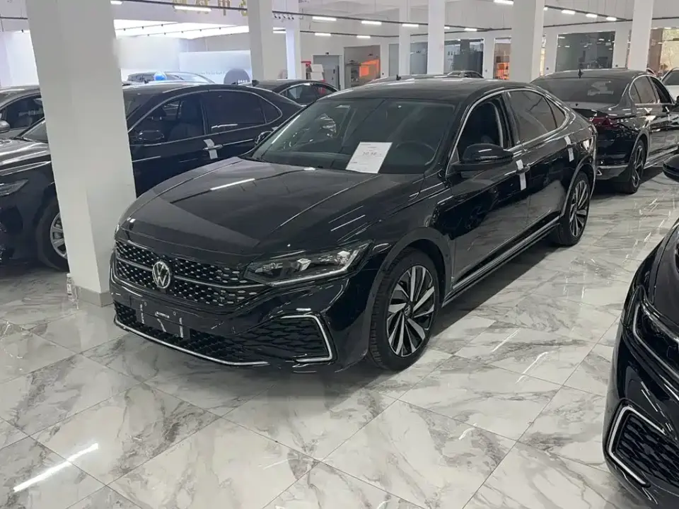 Volkswagen Passat 330TSI Starlight Elite Edition 2022