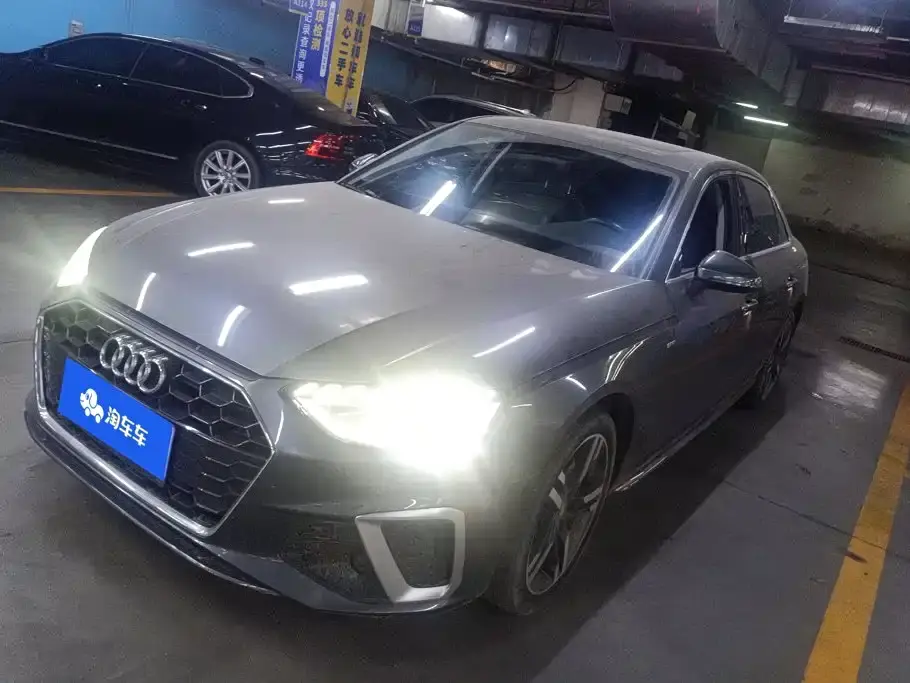 Audi A4L 40 TFSI Luxury Dynamic 2022