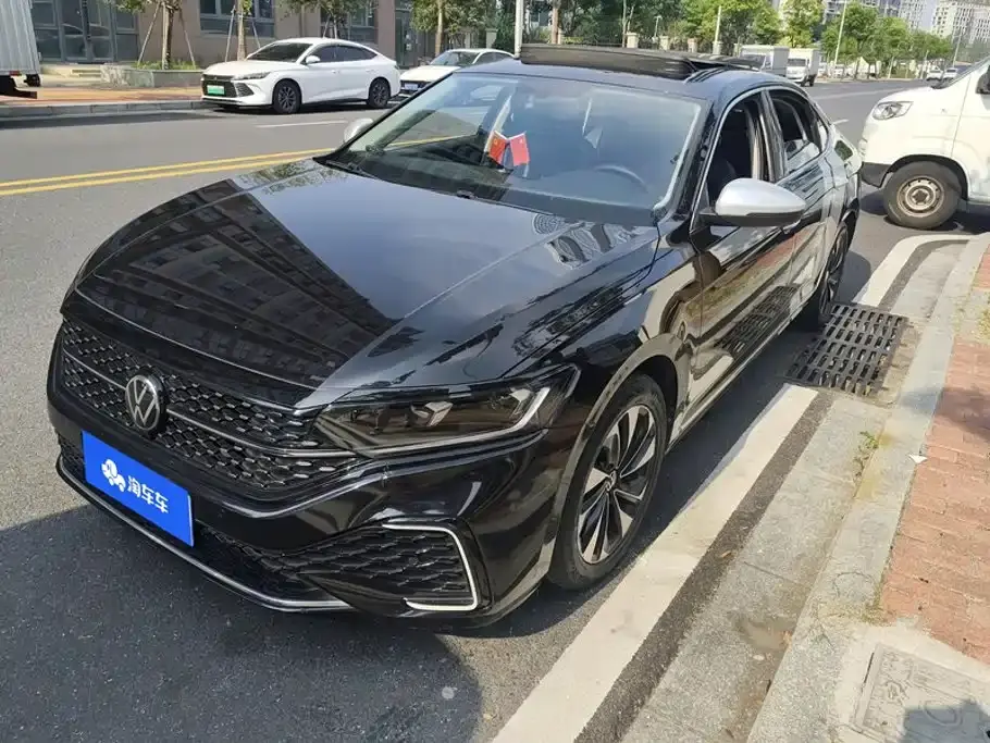 Volkswagen Passat 330TSI Starlight Elite Edition 2021