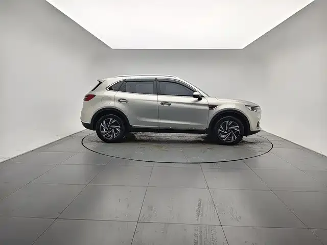 Hongqi HS5 Facelift 2.0T Smart Flag Enjoyment Edition 2022 — фото 8