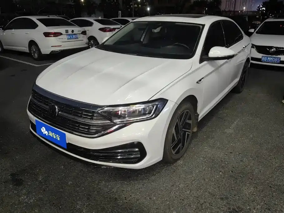 Volkswagen Sagitar 300TSI DSG Surpassing Edition 2024