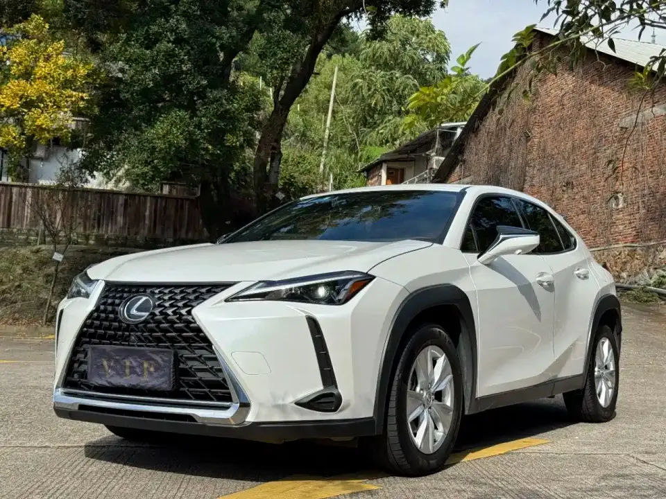 Lexus UX 260h Explore Edition 2023