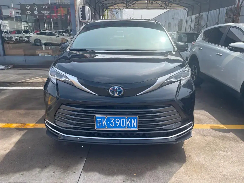 Toyota Sienna 2.5L Hybrid Premium Edition 2022
