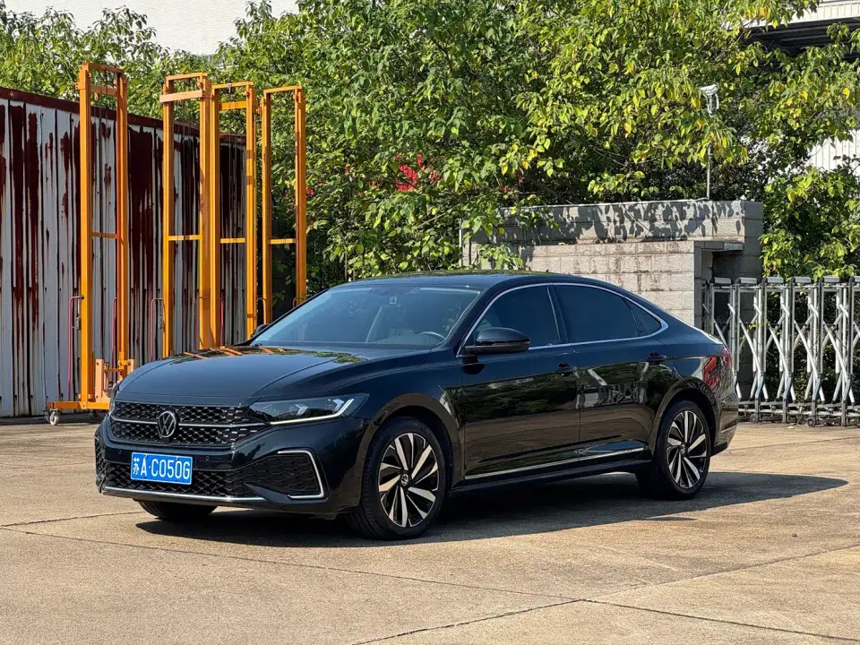 Volkswagen Passat 330TSI Starlight Elite Edition 2023