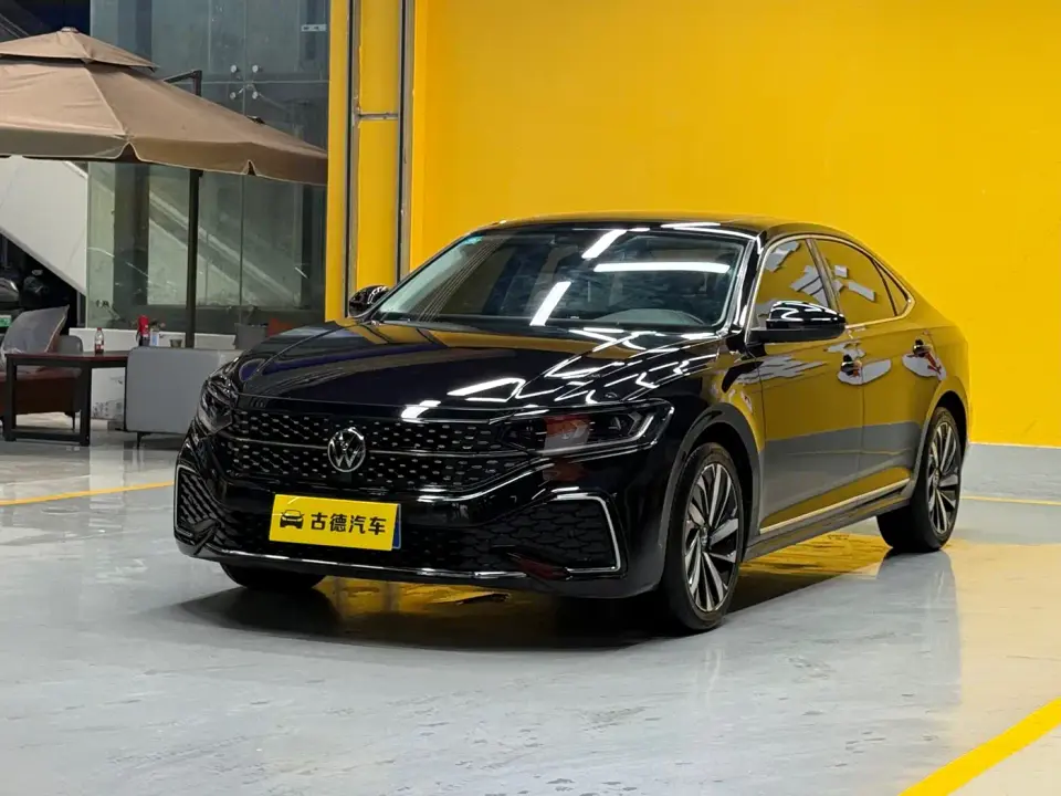 Volkswagen Passat 330TSI Starlight Elite Edition 2022