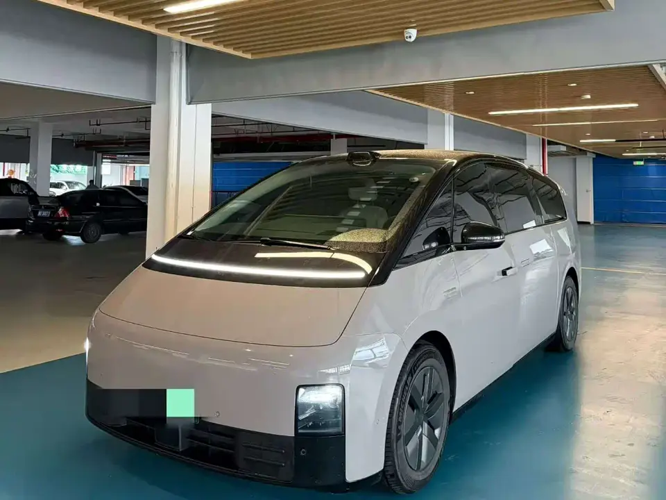 Li Auto MEGA Ultra 2024
