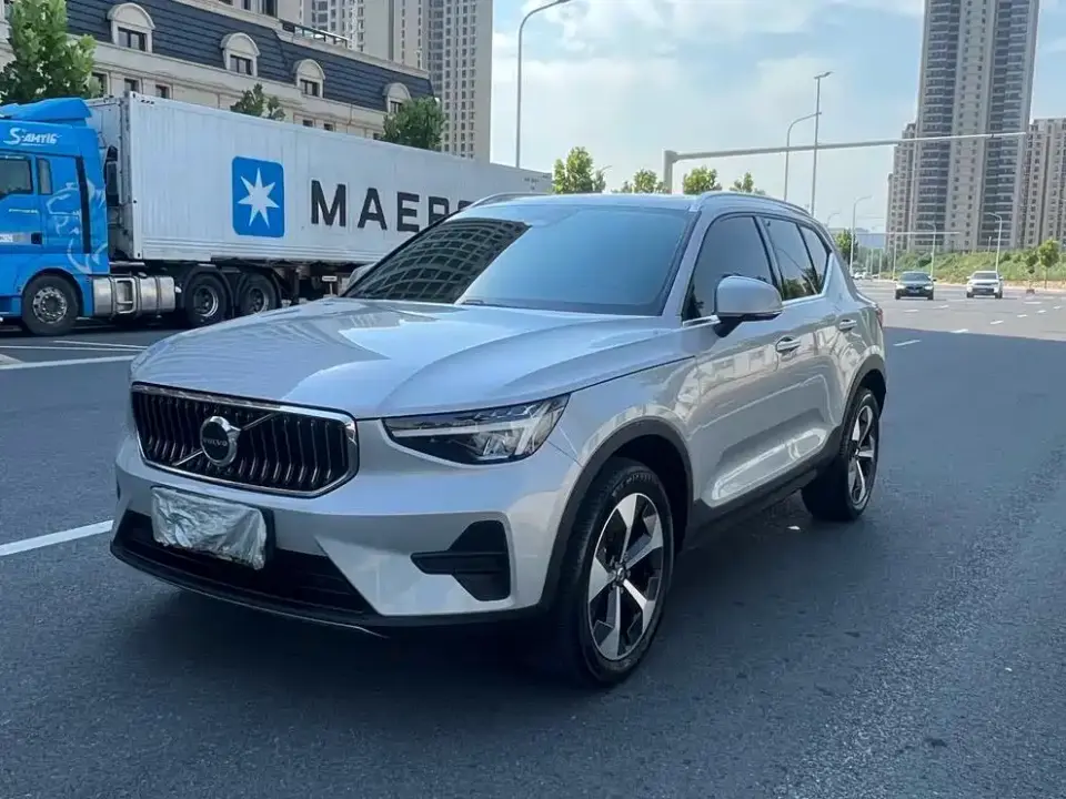 Volvo XC40 B4 AWD Smart Vision Luxury Edition 2025