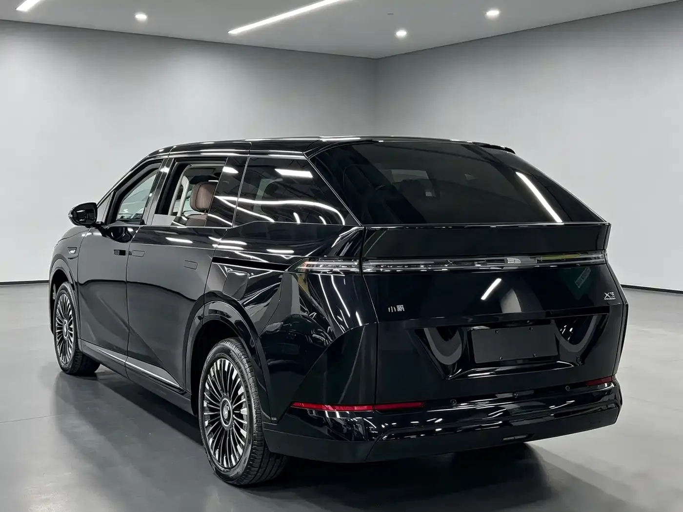 XPeng X9 Extended Range Edition 2025 — фото 10