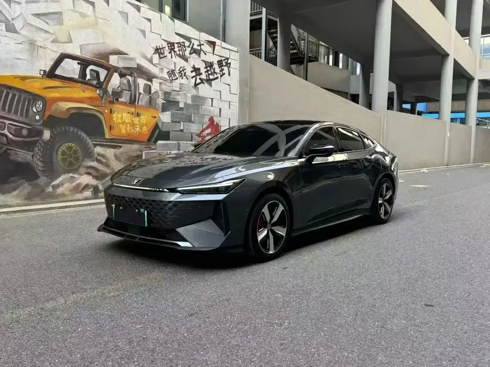 Changan UNI-V iDD Blue Whale Smart iDD 136km Smart Premium 2024
