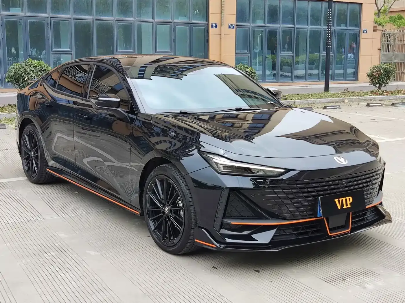 Changan UNI-V 1.5T Sport Edition 2023 — фото 4