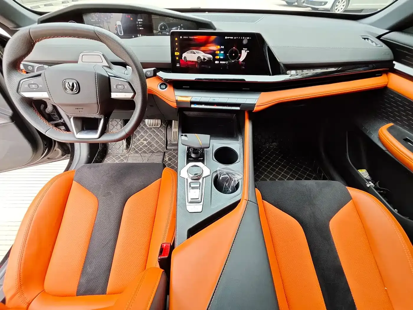Changan UNI-V 1.5T Sport Edition 2023 — фото 16