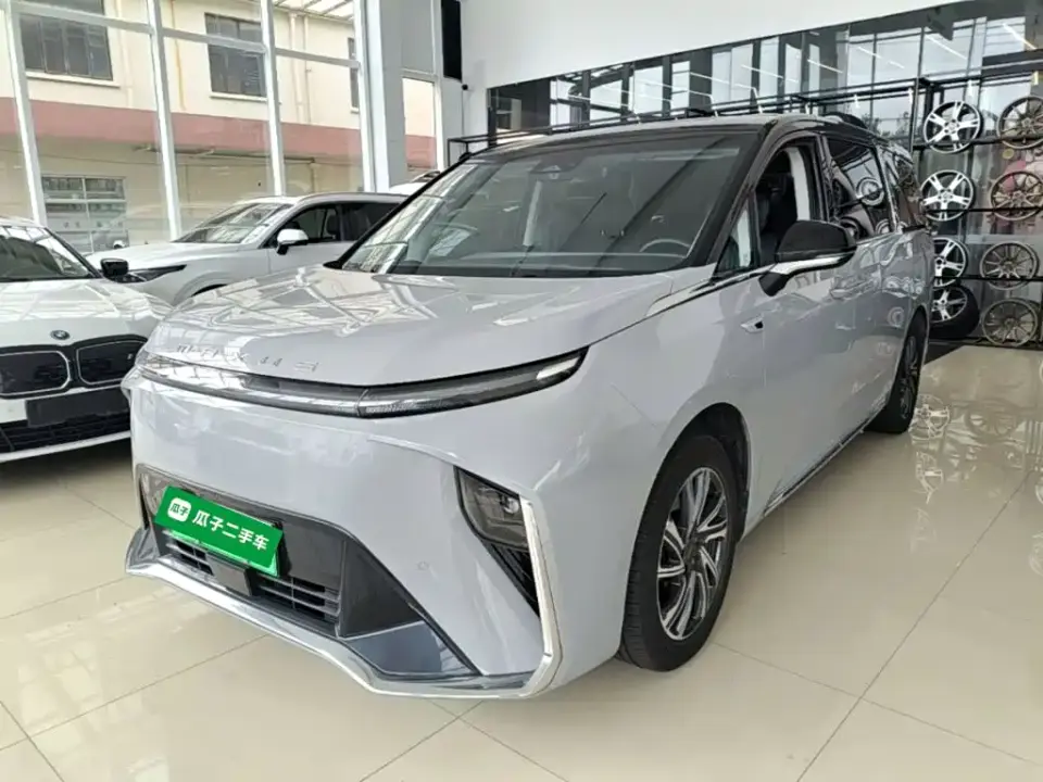 SAIC Maxus Dajia 9 Long Range Forest 6-Seater 2022