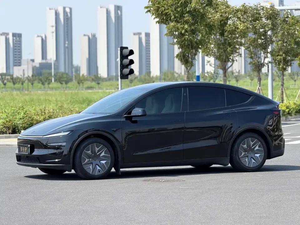 Tesla Model Y L Facelift Long Range AWD 2025