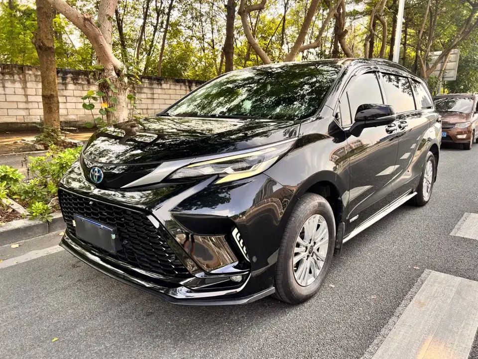 Toyota Sienna 2.5L Hybrid Luxury Edition 2022