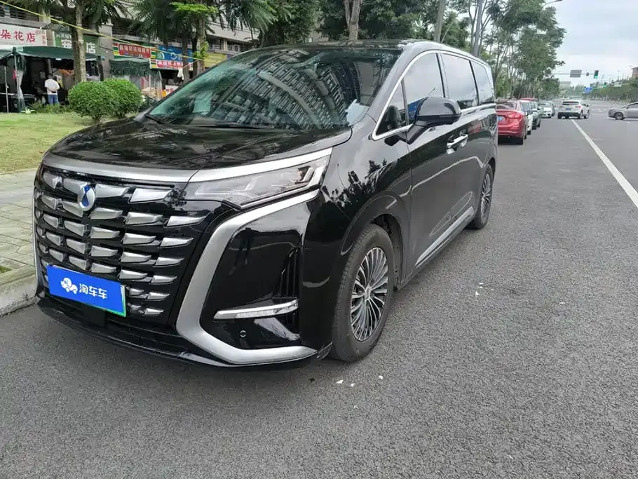 Denza D9 DM-i 980 AWD Premium 2025