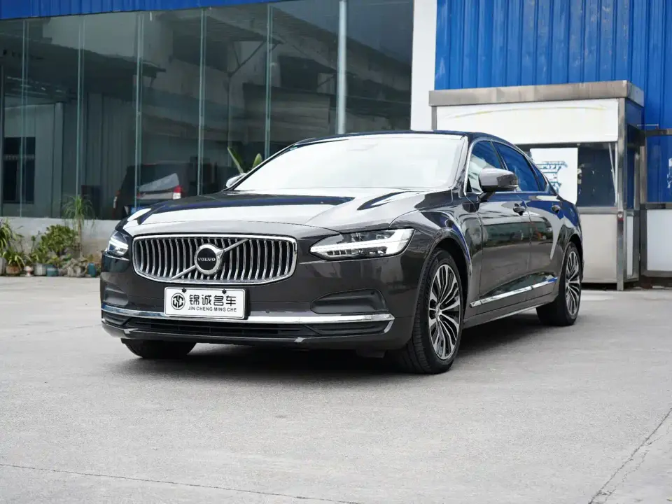 Volvo S90 B5 Momentum Luxury Edition 2024