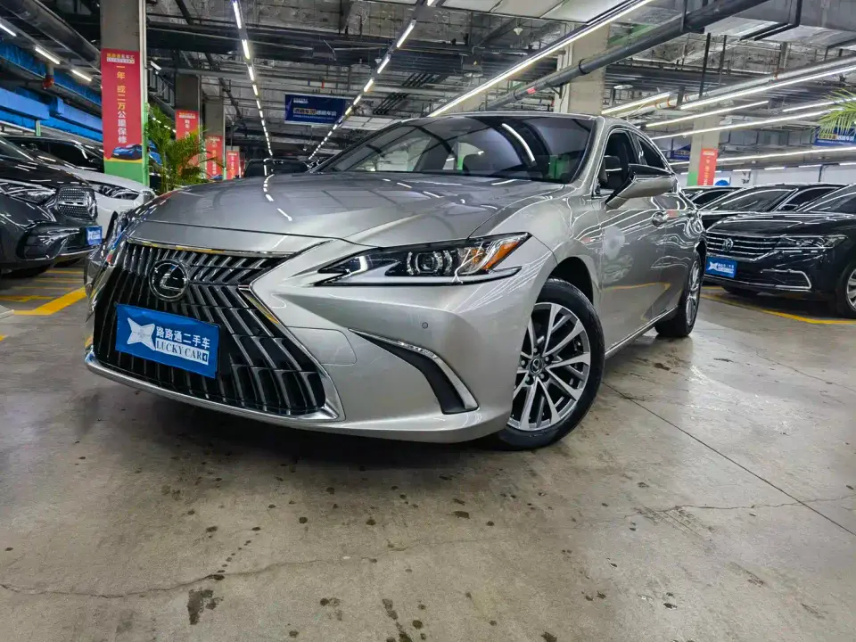 Lexus ES 200 Excellence Edition 2024