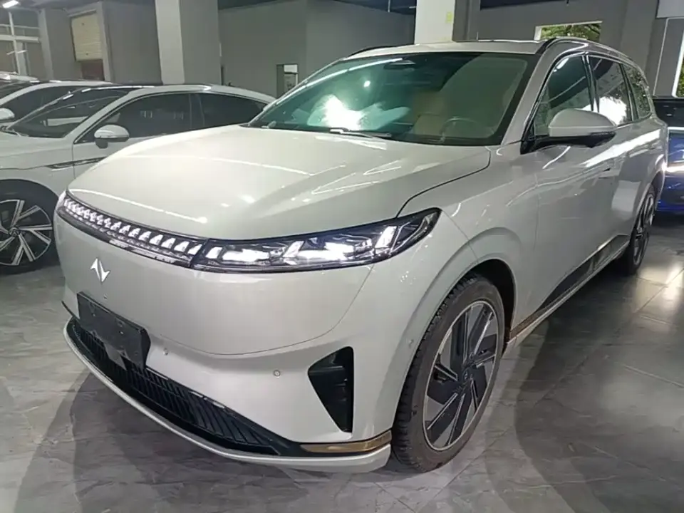 Dongfeng Yipai eπ008 636Ultra Pure Electric 5-Seater 2025