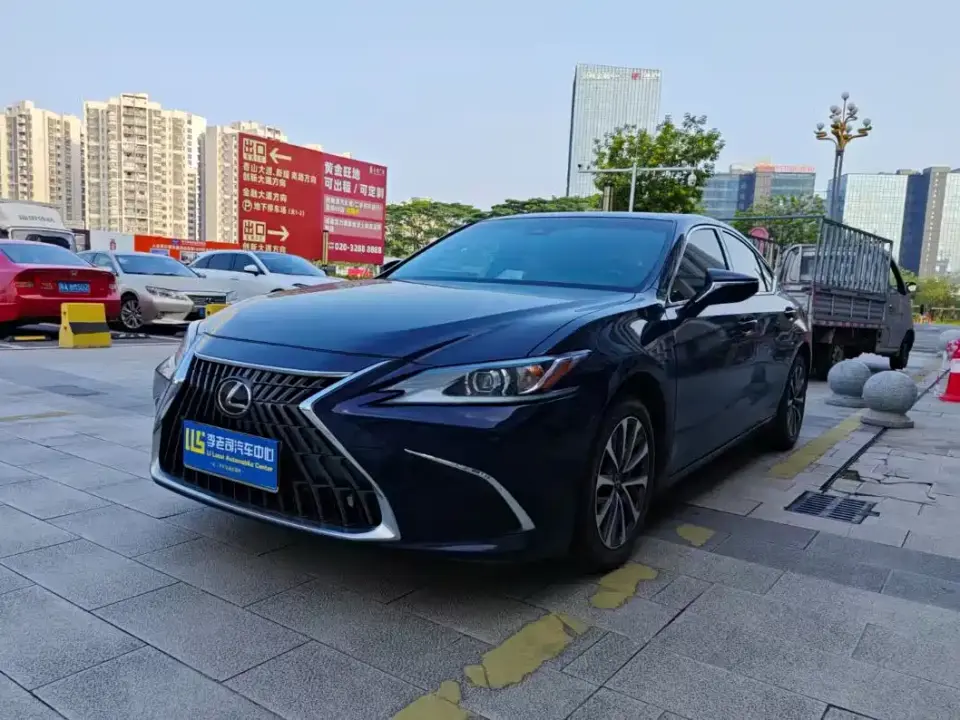 Lexus ES 200 Excellence Edition 2023