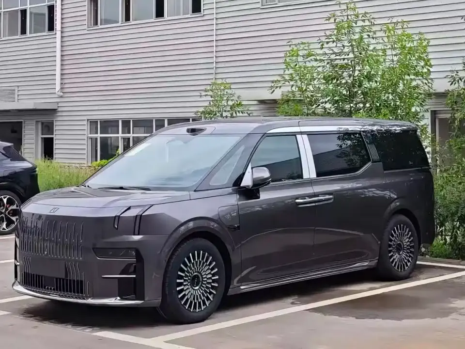Zeekr 009 7-Seat Aisle AWD Version 108kWh 2025