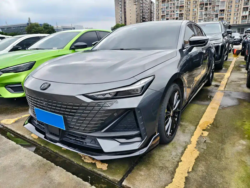 Changan UNI-V 1.5T Luxury Edition 2023