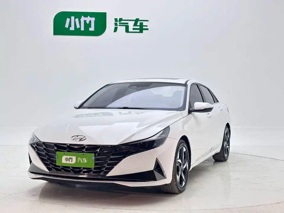 Hyundai Elantra 1.5L CVT LUX Premium Edition 2022