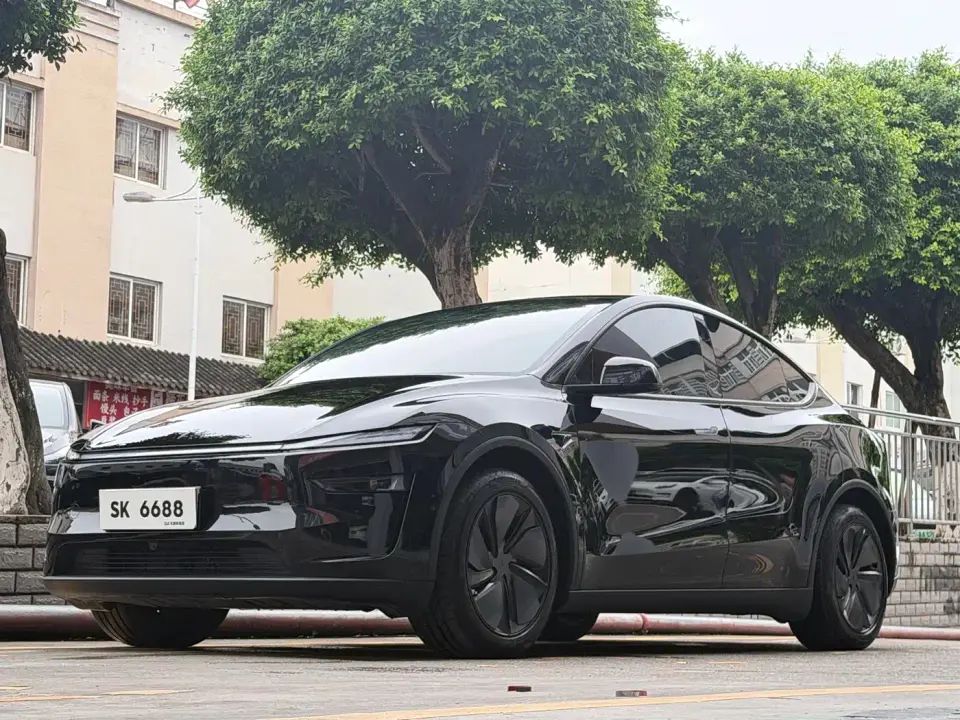 Tesla Model Y Rear-Wheel Drive 2025