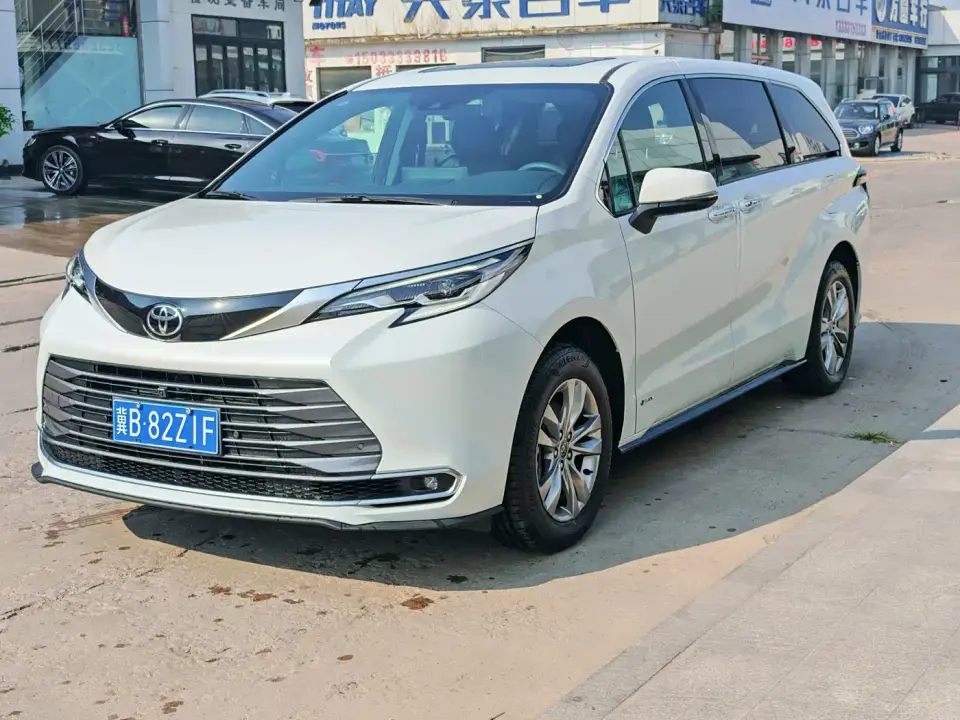 Toyota Sienna 2.5L Hybrid 4WD Premium Edition 2026