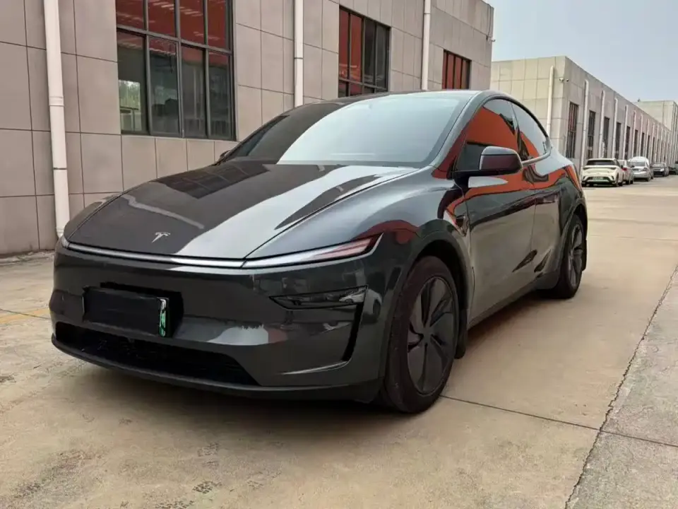 Tesla Model Y Model Rear-Wheel Drive Launch Edition 2025