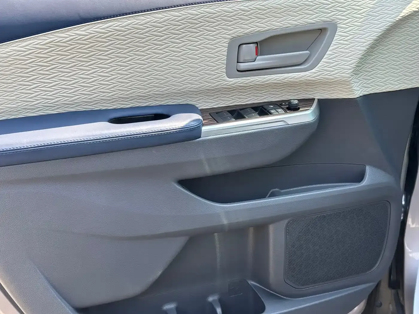 Toyota Sienna 2.5L Hybrid Comfort Edition 2024 — фото 12