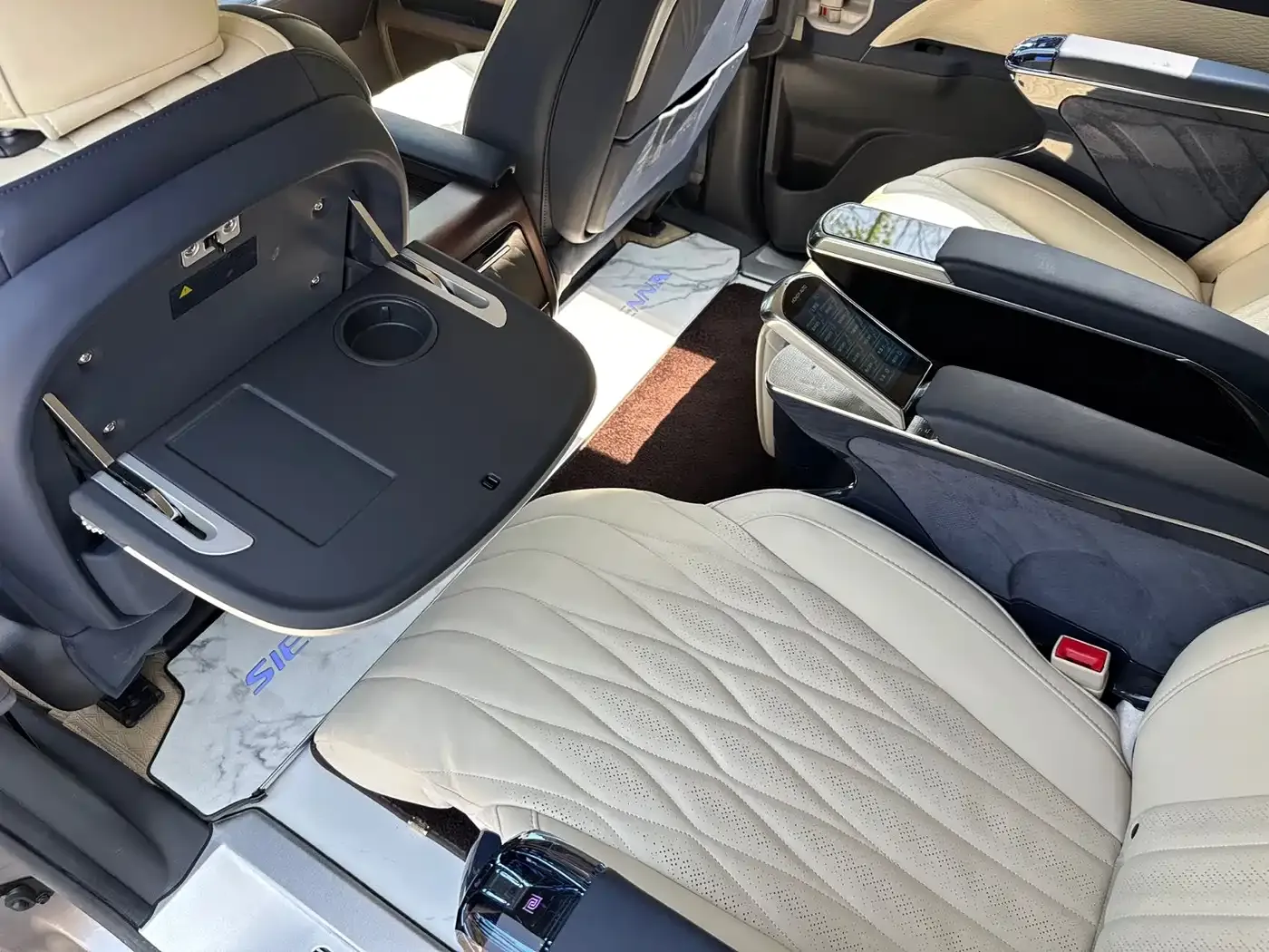 Toyota Sienna 2.5L Hybrid Comfort Edition 2024 — фото 18