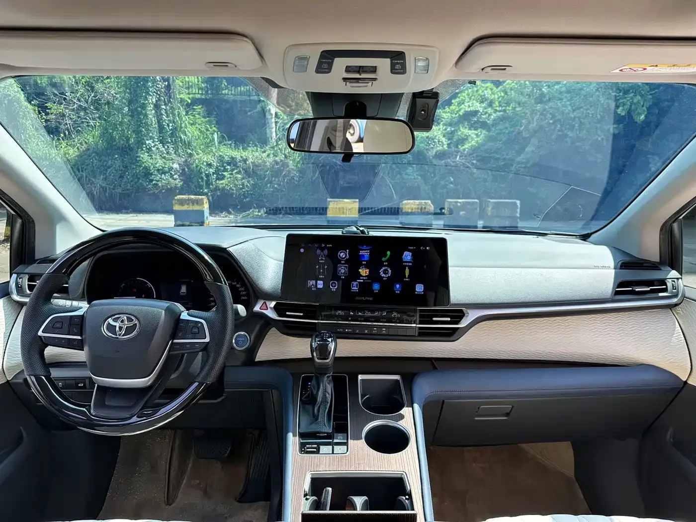 Toyota Sienna 2.5L Hybrid Comfort Edition 2024 — фото 8