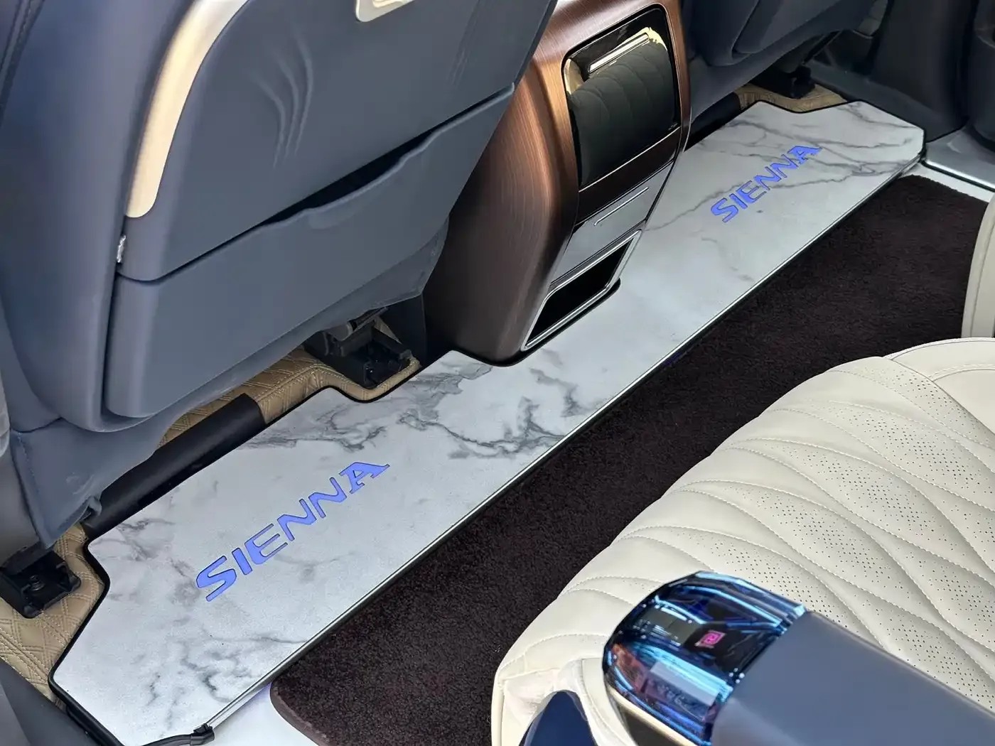 Toyota Sienna 2.5L Hybrid Comfort Edition 2024 — фото 15