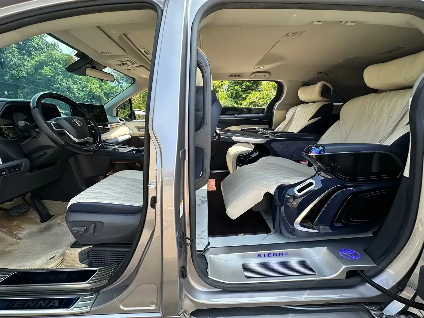 Toyota Sienna 2.5L Hybrid Comfort Edition 2024 — фото 10