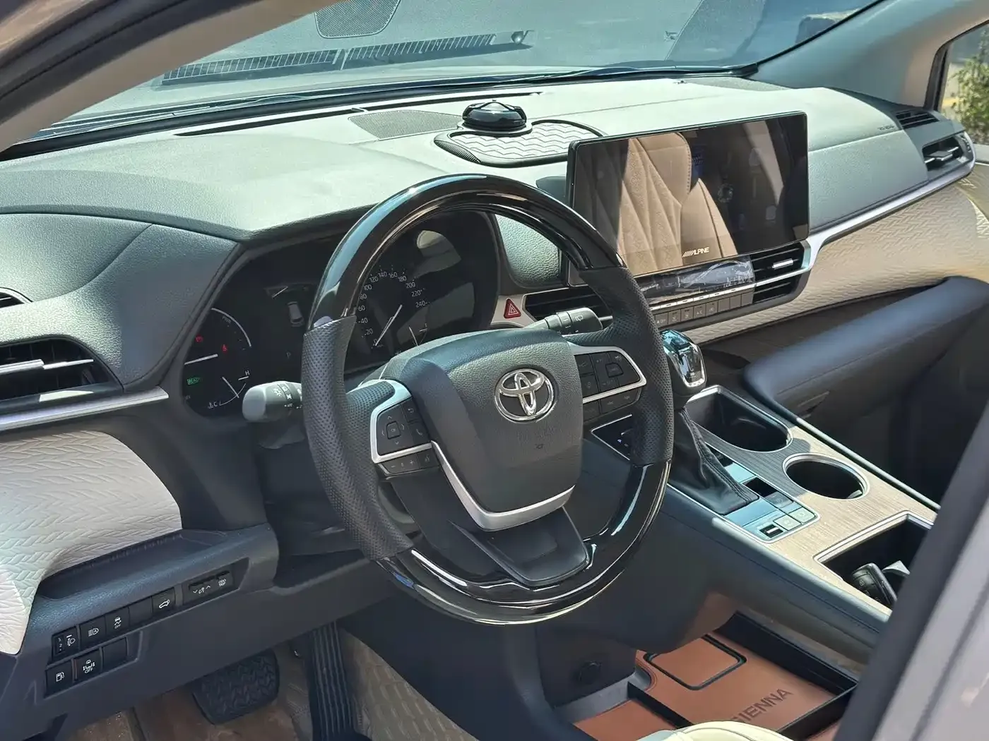 Toyota Sienna 2.5L Hybrid Comfort Edition 2024 — фото 13