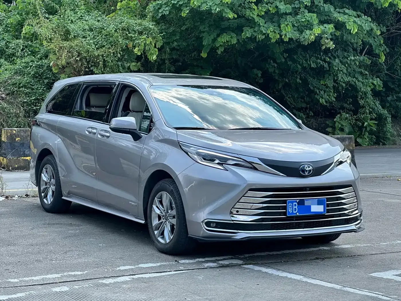 Toyota Sienna 2.5L Hybrid Comfort Edition 2024 — фото 2