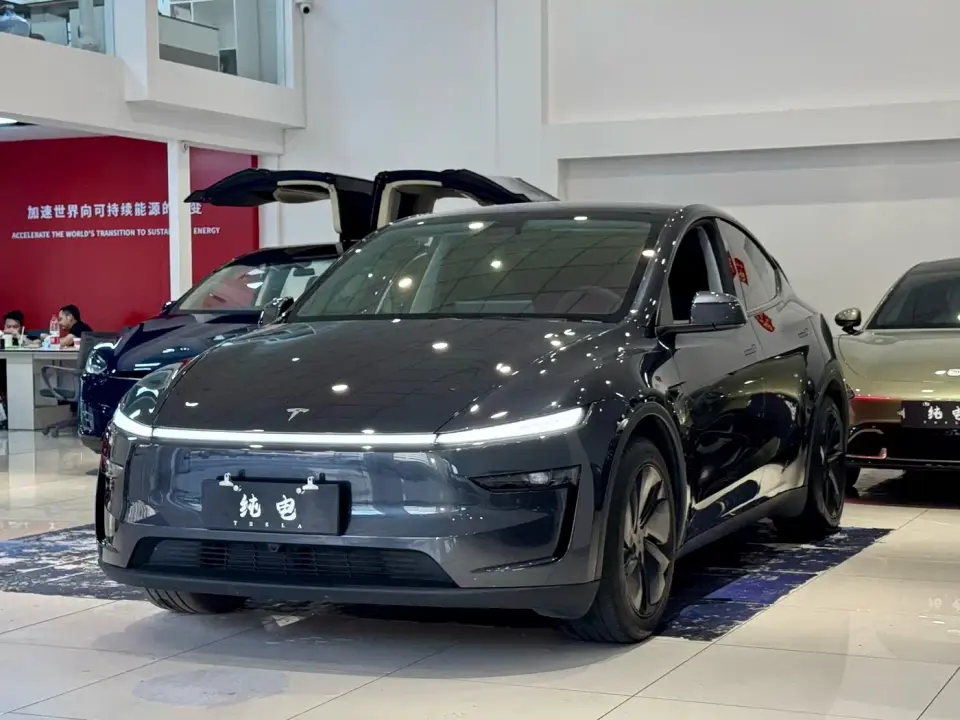 Tesla Model Y Rear-Wheel Drive 2025