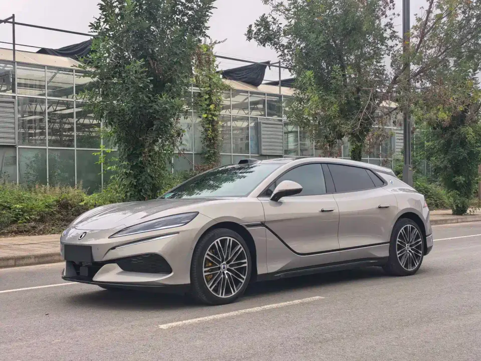 Denza Z9GT Model Flash Charge Flagship Edition 2026