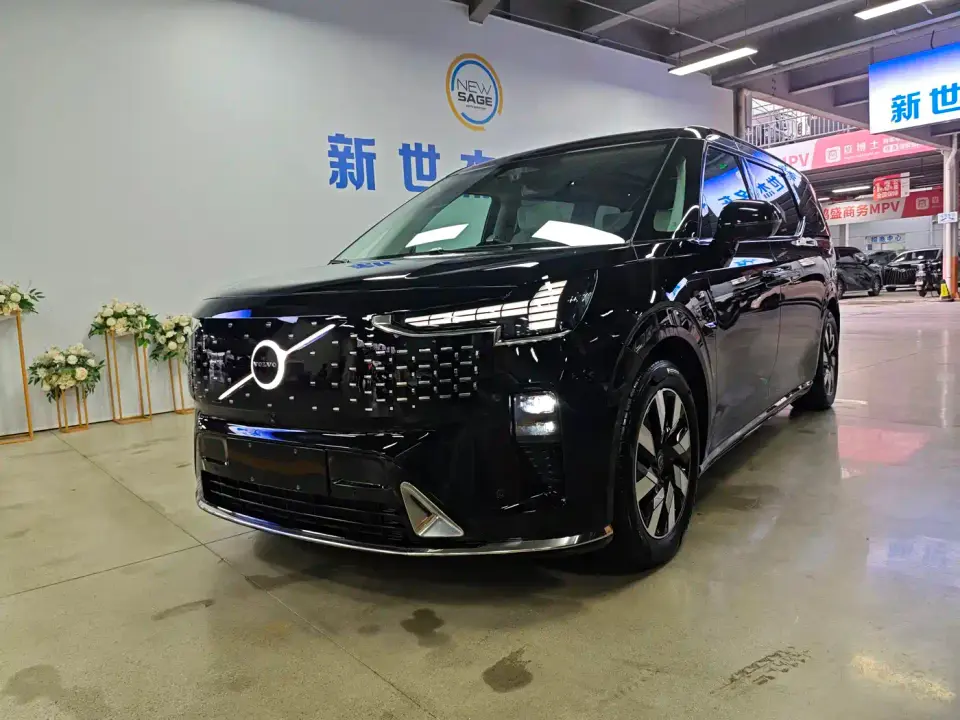 Volvo EM90 Ultra Six-Seater 2024