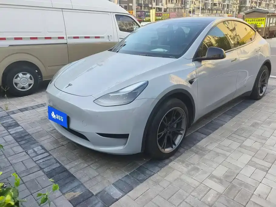 Tesla Model Y Rear-Wheel Drive Version 2024