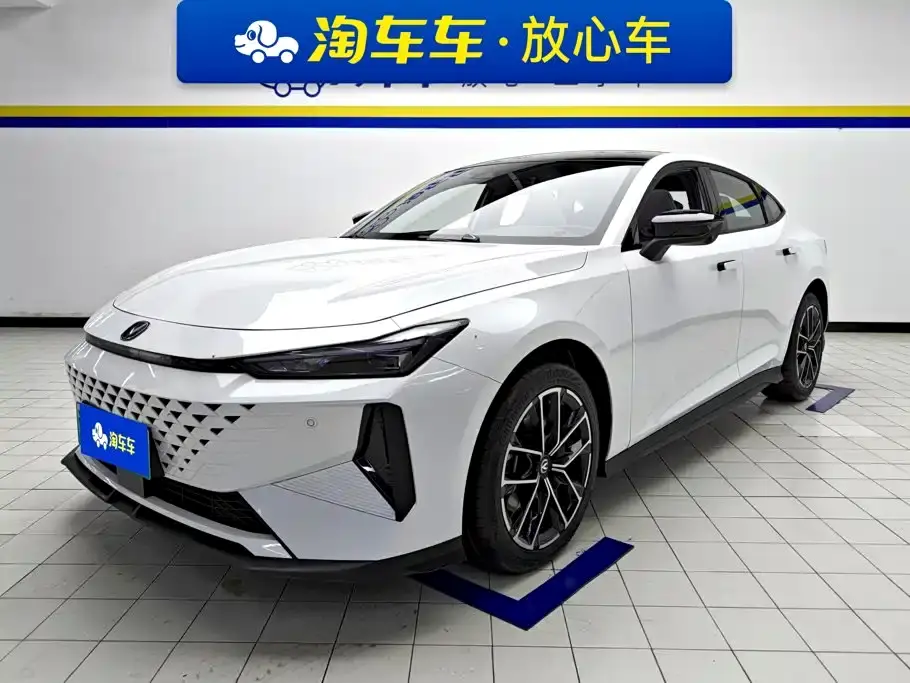 Changan UNI-V iDD Blue Whale Smart iDD 136km Smart Premium 2026