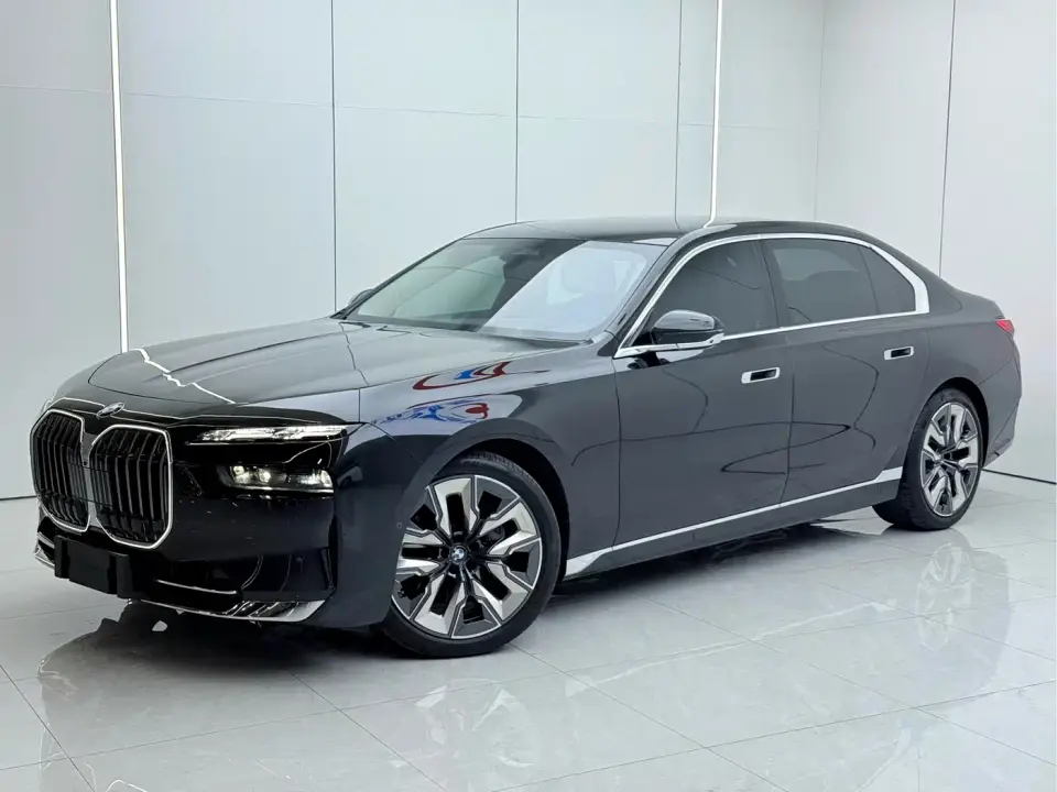 BMW 7 Series Model 740Li Leading Luxury Package 2025