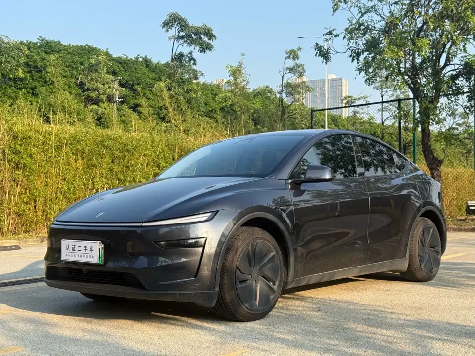 Tesla Model Y Rear-Wheel Drive 2025