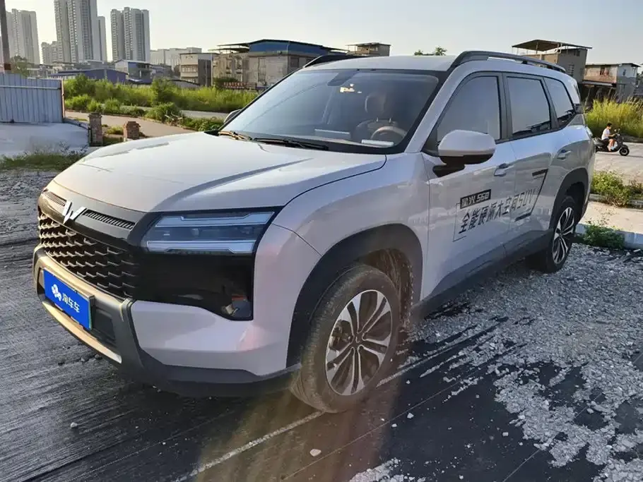 Wuling Motors Starlight 560 NEV Model Plug-in Hybrid Version 5-seater 2025